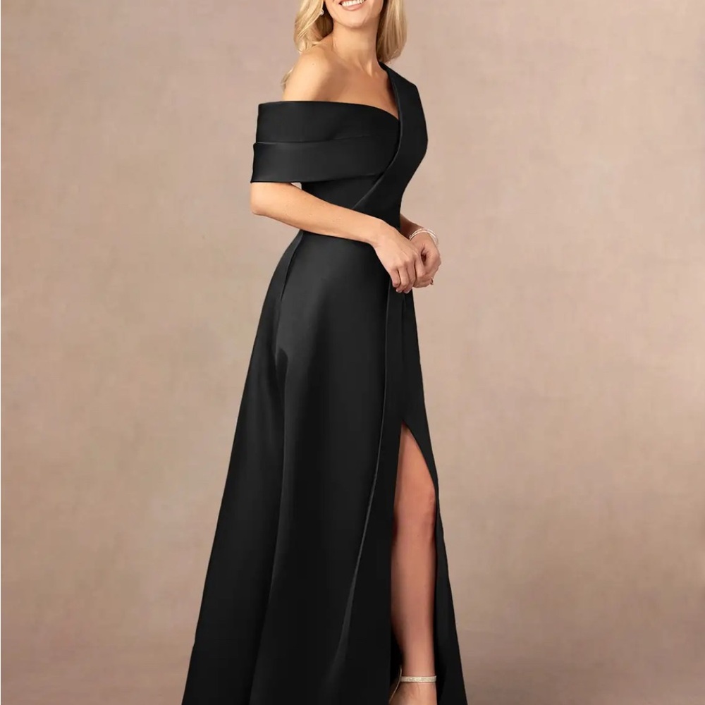 Azazie Elegant Black One-Shoulder Gown